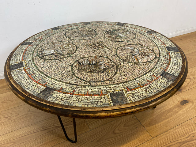 WMK I Sehr schöner runder großer Upcycling Couchtisch mit 30er Jahre Mosaik Tischplatte & neuen Hairpin Metallfüßen
