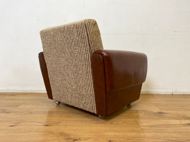 Kultiger Retro Sessel auf Rollen in beigem Wollbezug und Kunstleder Verkleidung I Clubsessel Lesesessel Ledersessel Sitzgarnitur Polstergarnitur Mid-Century 60er 70er I