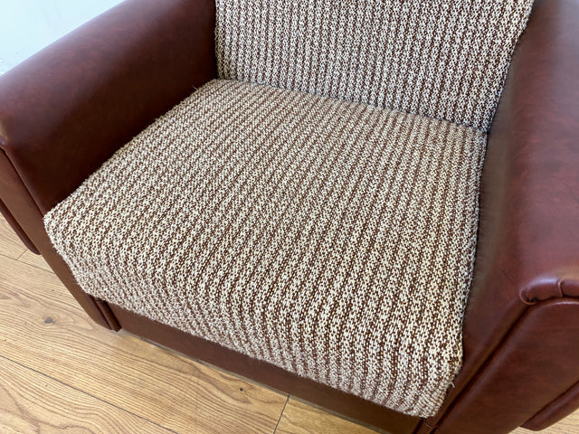 Kultiger Retro Sessel auf Rollen in beigem Wollbezug und Kunstleder Verkleidung I Clubsessel Lesesessel Ledersessel Sitzgarnitur Polstergarnitur Mid-Century 60er 70er I