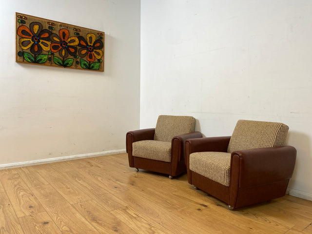 Kultiger Retro Sessel auf Rollen in beigem Wollbezug und Kunstleder Verkleidung I Clubsessel Lesesessel Ledersessel Sitzgarnitur Polstergarnitur Mid-Century 60er 70er I