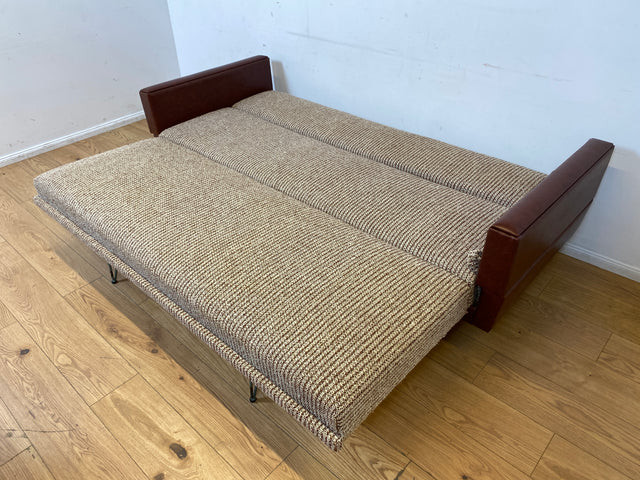Besonderes 2-fach ausklappbares Retro Sofa mit beigem Wollbezug und Kunstleder Verkleidung I Couch Schlafcouch Schlafsofa Klappsofa Sitzgarnitur Mid-Century 60er 70er I