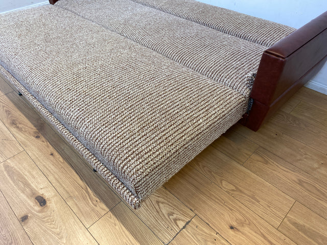 Besonderes 2-fach ausklappbares Retro Sofa mit beigem Wollbezug und Kunstleder Verkleidung I Couch Schlafcouch Schlafsofa Klappsofa Sitzgarnitur Mid-Century 60er 70er I