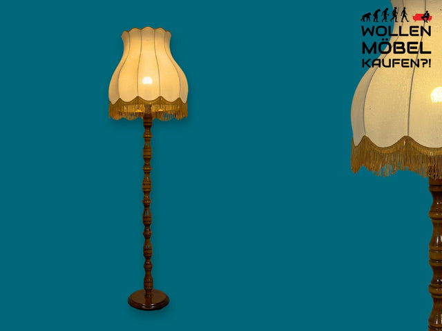 Sehr schöne Retro Stehlampe mit formschönem Lampenschirm und fein gedrechseltem Lampenfuß aus Holz I Lampe Leuchte Licht Stehleuchte Leselampe Lamp Vintage Boho 60er 70er