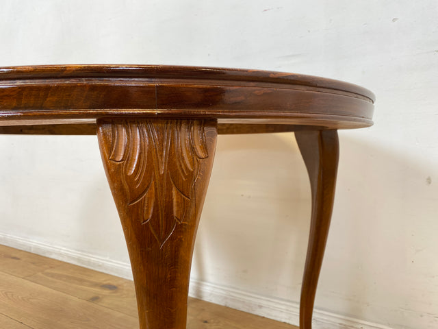 Eleganter und handverzierter runder Chippendale Couchtisch mit Wiener Sonnengeflecht
