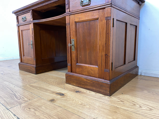Sehr schöner antiker Schreibtisch aus vollem Holz in Eiche mit Schubladen und Messinggriffen, um 1910 I Arbeitstisch Bürotisch Sekretär Desk Vintage Gründerzeit I