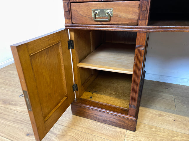 Sehr schöner antiker Schreibtisch aus vollem Holz in Eiche mit Schubladen und Messinggriffen, um 1910 I Arbeitstisch Bürotisch Sekretär Desk Vintage Gründerzeit I