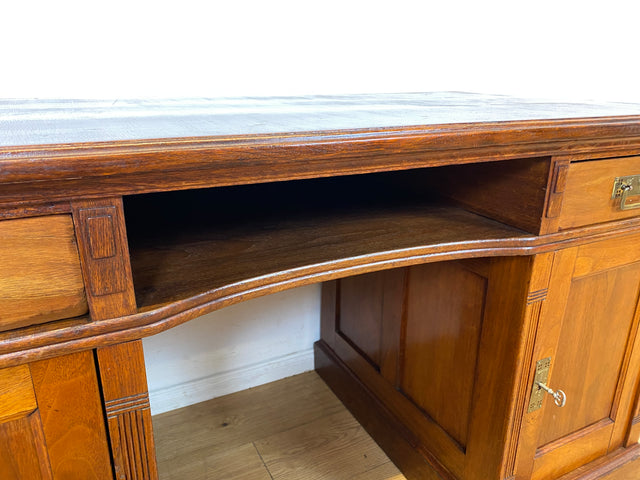 Sehr schöner antiker Schreibtisch aus vollem Holz in Eiche mit Schubladen und Messinggriffen, um 1910 I Arbeitstisch Bürotisch Sekretär Desk Vintage Gründerzeit I