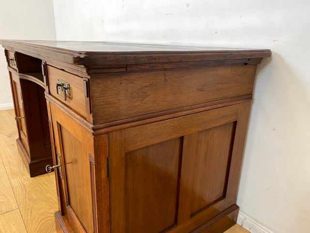 Sehr schöner antiker Schreibtisch aus vollem Holz in Eiche mit Schubladen und Messinggriffen, um 1910 I Arbeitstisch Bürotisch Sekretär Desk Vintage Gründerzeit I