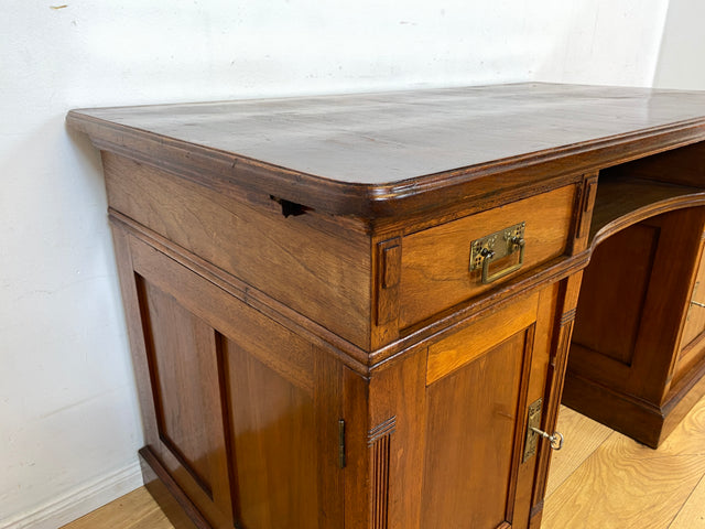 Sehr schöner antiker Schreibtisch aus vollem Holz in Eiche mit Schubladen und Messinggriffen, um 1910 I Arbeitstisch Bürotisch Sekretär Desk Vintage Gründerzeit I