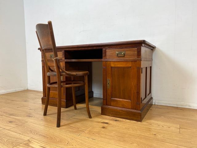 Sehr schöner antiker Schreibtisch aus vollem Holz in Eiche mit Schubladen und Messinggriffen, um 1910 I Arbeitstisch Bürotisch Sekretär Desk Vintage Gründerzeit I