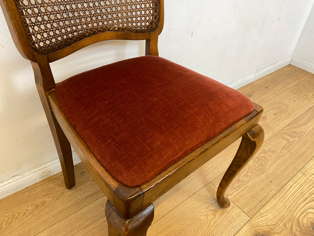 Set aus 4 wunderschönen 50er Jahre Chippendale Esszimmerstühlen mit Wiener Geflecht & bordeaux rotem Bezug I 4er Stühle Holzstühle Küchenstühle Mid-Century Vintage Barock I