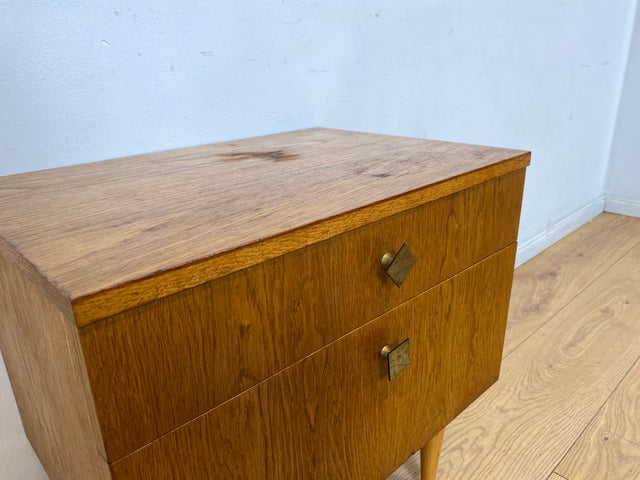 Sehr schöner heller Mid-Century Nachttisch in Eichenholz mit Schublade und Messinggriffen