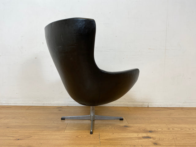 Formschöner skandinavischer Space Age Drehsessel mit Kunstleder Bezug bau ähnlich mit Eggchair I Sessel Ledersessel Armchair Designersessel Ei Lesesessel Vintage 70er I
