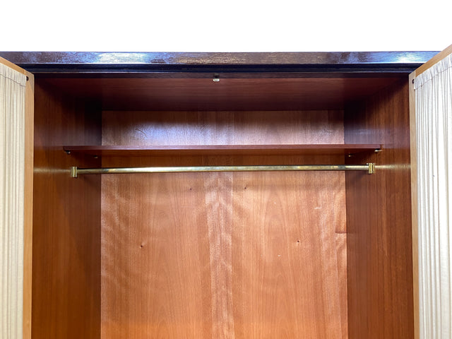 Stilvoller & hochwertiger Mid-Century Kleiderschrank mit Glastüren und Vorhängen I Vollholz I Schrank Schlafzimmerschrank Wäscheschrank Wardrobe Rockabilly Vintage 50er 60er