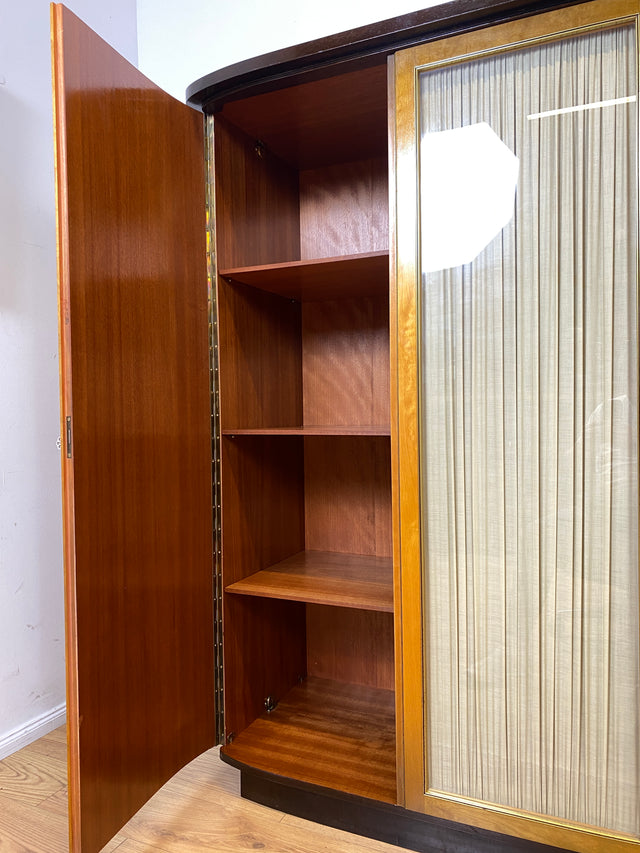 Stilvoller & hochwertiger Mid-Century Kleiderschrank mit Glastüren und Vorhängen I Vollholz I Schrank Schlafzimmerschrank Wäscheschrank Wardrobe Rockabilly Vintage 50er 60er