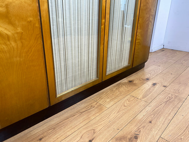 Stilvoller & hochwertiger Mid-Century Kleiderschrank mit Glastüren und Vorhängen I Vollholz I Schrank Schlafzimmerschrank Wäscheschrank Wardrobe Rockabilly Vintage 50er 60er