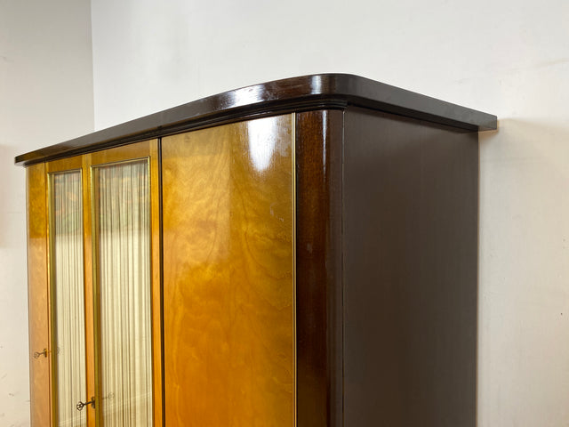 Stilvoller & hochwertiger Mid-Century Kleiderschrank mit Glastüren und Vorhängen I Vollholz I Schrank Schlafzimmerschrank Wäscheschrank Wardrobe Rockabilly Vintage 50er 60er