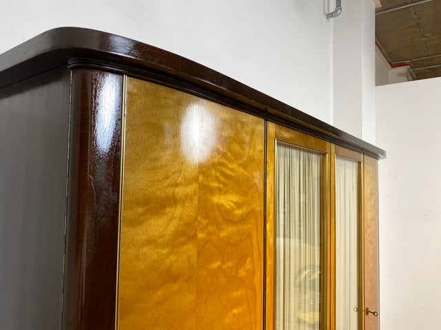 Stilvoller & hochwertiger Mid-Century Kleiderschrank mit Glastüren und Vorhängen I Vollholz I Schrank Schlafzimmerschrank Wäscheschrank Wardrobe Rockabilly Vintage 50er 60er