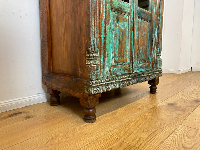 WMK I Einzigartiger Schrank aus antiker handverzierter Tür und charaktervollem massivem Altholz I Vitrine Wäscheschrank Flurschrank Highboard Cabinet Shabby Chic Vintage Boho I Berlin NRW Hamburg