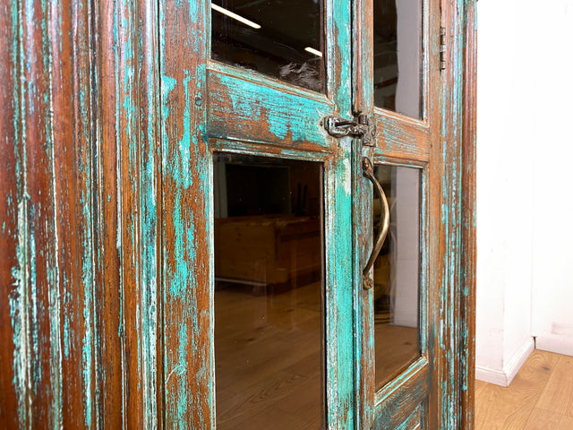 WMK I Einzigartiger Schrank aus antiker handverzierter Tür und charaktervollem massivem Altholz I Vitrine Wäscheschrank Flurschrank Highboard Cabinet Shabby Chic Vintage Boho I Berlin NRW Hamburg