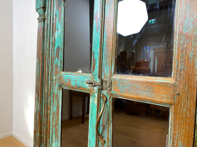 WMK I Einzigartiger Schrank aus antiker handverzierter Tür und charaktervollem massivem Altholz I Vitrine Wäscheschrank Flurschrank Highboard Cabinet Shabby Chic Vintage Boho I Berlin NRW Hamburg