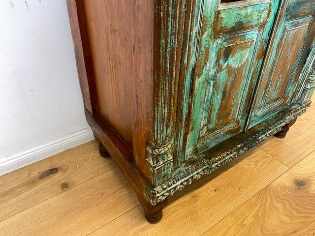 WMK I Einzigartiger Schrank aus antiker handverzierter Tür und charaktervollem massivem Altholz I Vitrine Wäscheschrank Flurschrank Highboard Cabinet Shabby Chic Vintage Boho I Berlin NRW Hamburg