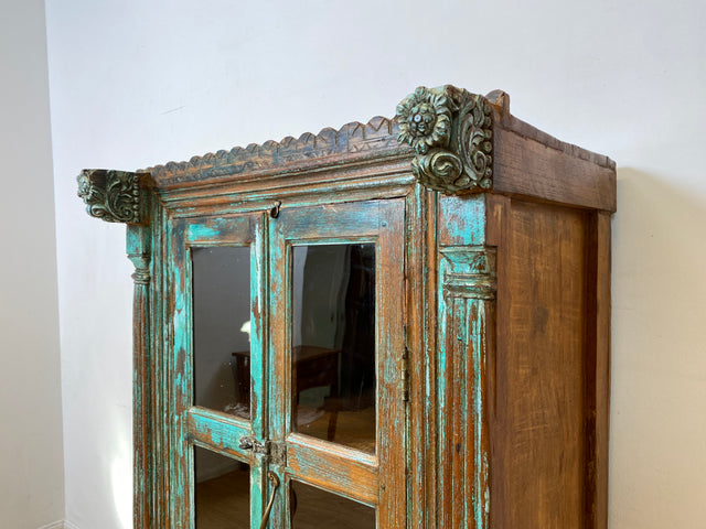 WMK I Einzigartiger Schrank aus antiker handverzierter Tür und charaktervollem massivem Altholz I Vitrine Wäscheschrank Flurschrank Highboard Cabinet Shabby Chic Vintage Boho I Berlin NRW Hamburg