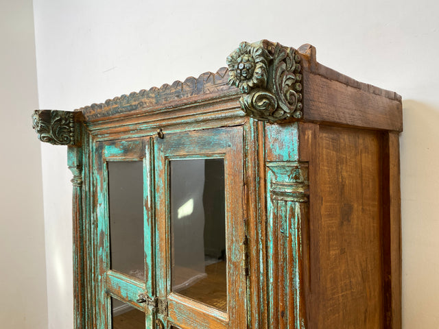 WMK I Einzigartiger Schrank aus antiker handverzierter Tür und charaktervollem massivem Altholz I Vitrine Wäscheschrank Flurschrank Highboard Cabinet Shabby Chic Vintage Boho I Berlin NRW Hamburg