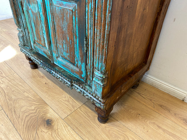 WMK I Einzigartiger Schrank aus antiker handverzierter Tür und charaktervollem massivem Altholz I Vitrine Wäscheschrank Flurschrank Highboard Cabinet Shabby Chic Vintage Boho I Berlin NRW Hamburg