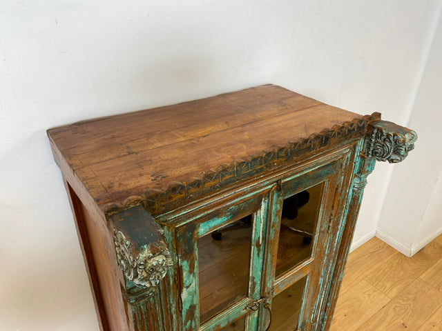 WMK I Einzigartiger Schrank aus antiker handverzierter Tür und charaktervollem massivem Altholz I Vitrine Wäscheschrank Flurschrank Highboard Cabinet Shabby Chic Vintage Boho I Berlin NRW Hamburg