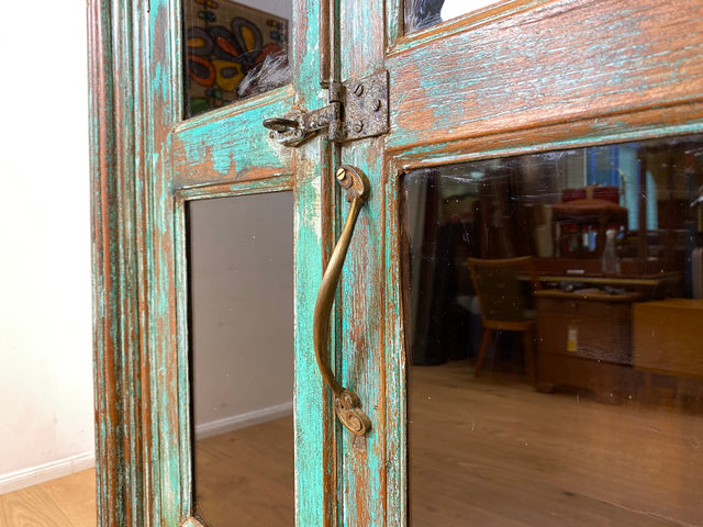 WMK I Einzigartiger Schrank aus antiker handverzierter Tür und charaktervollem massivem Altholz I Vitrine Wäscheschrank Flurschrank Highboard Cabinet Shabby Chic Vintage Boho I Berlin NRW Hamburg