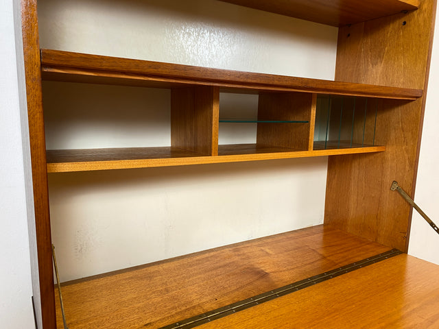 WMK I Eleganter und sehr gut erhaltener Schreibschrank aus 1970