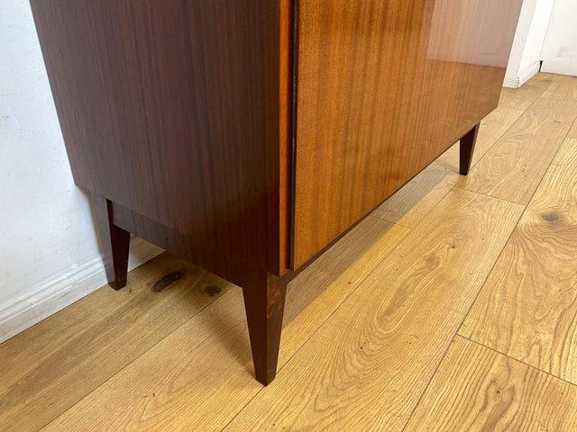 WMK I Eleganter und sehr gut erhaltener Schreibschrank aus 1970