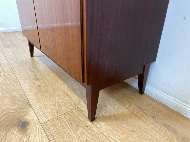 WMK I Eleganter und sehr gut erhaltener Schreibschrank aus 1970