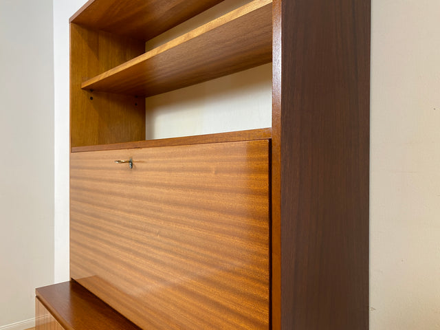 WMK I Eleganter und sehr gut erhaltener Schreibschrank aus 1970