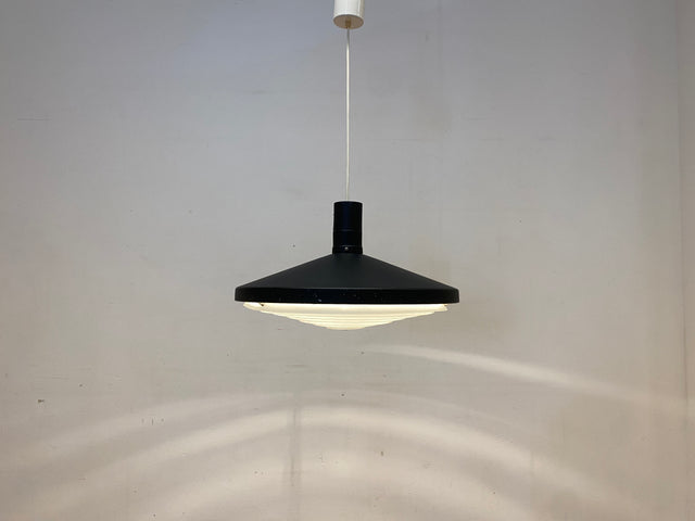 WMK I Stilvolle schwarze 60er Jahre Designer Hängelampe P 605 by Wolfgang Dyroff aus Aluminium