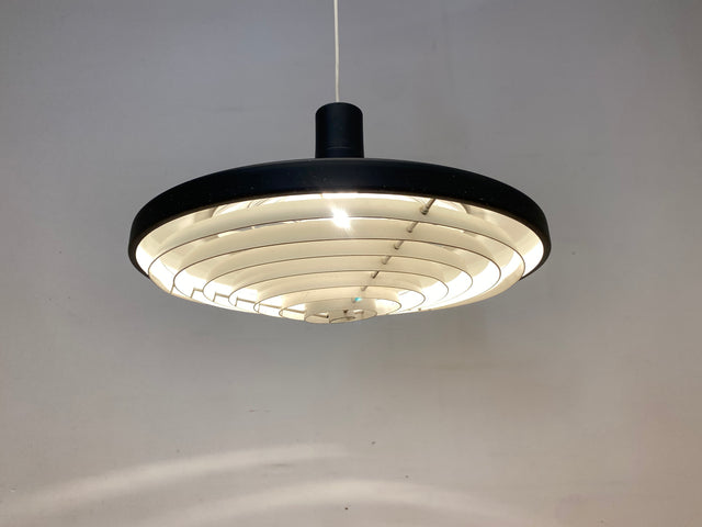 WMK I Stilvolle schwarze 60er Jahre Designer Hängelampe P 605 by Wolfgang Dyroff aus Aluminium