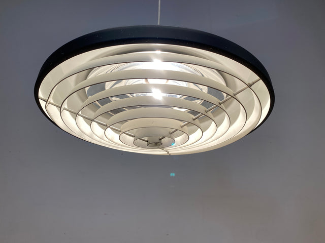 WMK I Stilvolle schwarze 60er Jahre Designer Hängelampe P 605 by Wolfgang Dyroff aus Aluminium