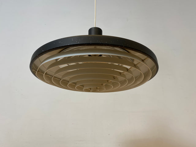 WMK I Stilvolle schwarze 60er Jahre Designer Hängelampe P 605 by Wolfgang Dyroff aus Aluminium