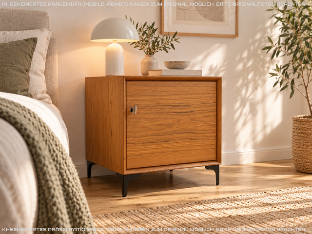 Stilvolle kleine skandinavische Kommode in Teakholz auf neuen Metallfüßen I Schränkchen Lowboard Nachttisch Nachtkommode Nachtschrank Danish Design Mid-Century Vintage I