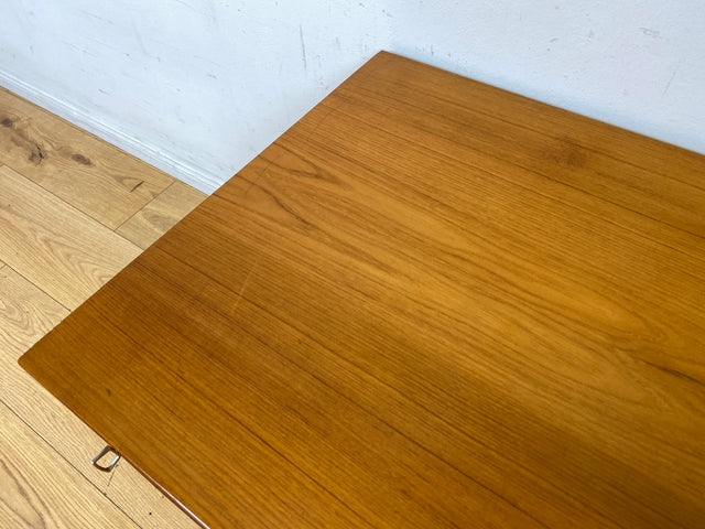 Stilvolle kleine skandinavische Kommode in Teakholz auf neuen Metallfüßen I Schränkchen Lowboard Nachttisch Nachtkommode Nachtschrank Danish Design Mid-Century Vintage I