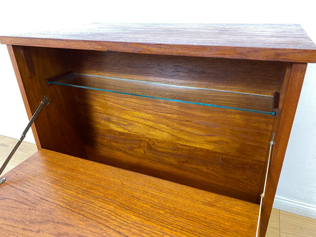 WMK I Hochwertige skandinavische Mid-Century Barkommode aus massivem Teakholz mit beidseitigen Türen