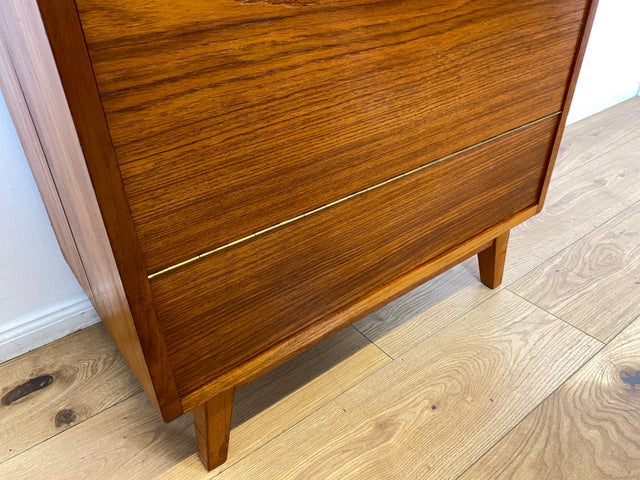 WMK I Hochwertige skandinavische Mid-Century Barkommode aus massivem Teakholz mit beidseitigen Türen