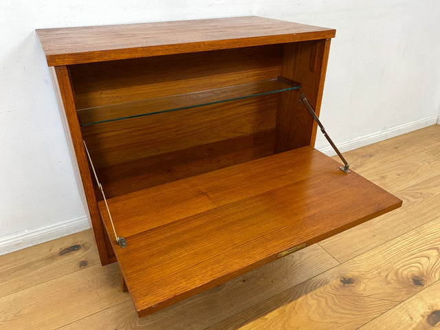 WMK I Hochwertige skandinavische Mid-Century Barkommode aus massivem Teakholz mit beidseitigen Türen