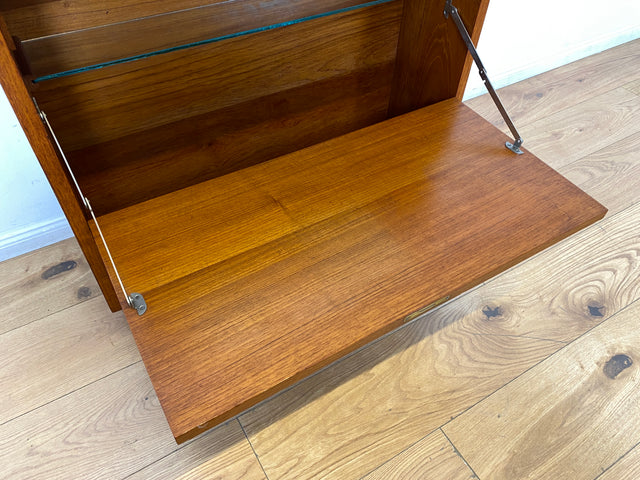 WMK I Hochwertige skandinavische Mid-Century Barkommode aus massivem Teakholz mit beidseitigen Türen