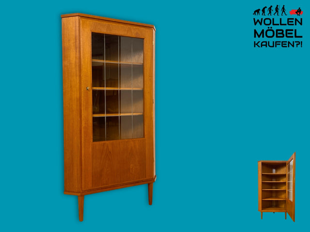 Stilvolle skandinavische Mid-Century Eckvitrine in Teakholz mit Sprossenglas.