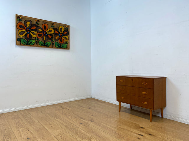 Stilvolle skandinavische Mid-Century Kommode in Teakholz mit Schubladen und Holzgriffen