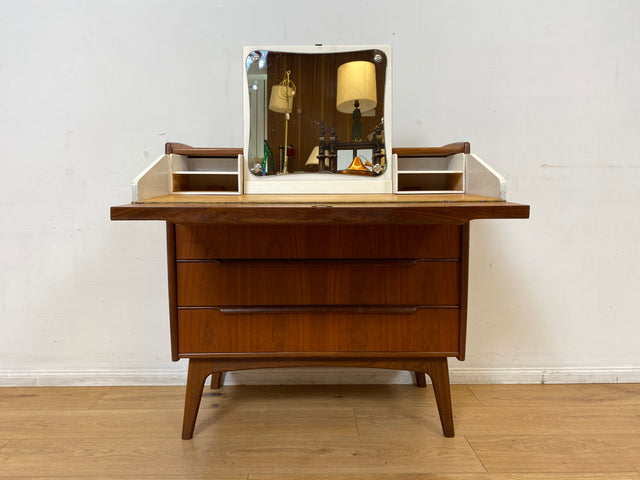 Das Highlight I Rare skandinavische Mid-Century Schminkkommode in Teakholz mit Schubladen & Spiegel I Kommode Sideboard Schminktisch Wäschekommode Frisierkommode Danish Design Vintage I
