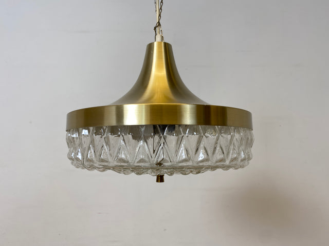 WMK I Wunderschöne skandinavische Space Age Hängelampe aus Kristallglas & Aluminium in Messing