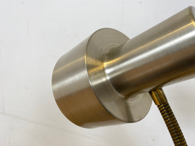 Skandinavische Space Age Stehlampe von Boréns Elektriska in gebürstetem Aluminium mit flex. Schwanenhals